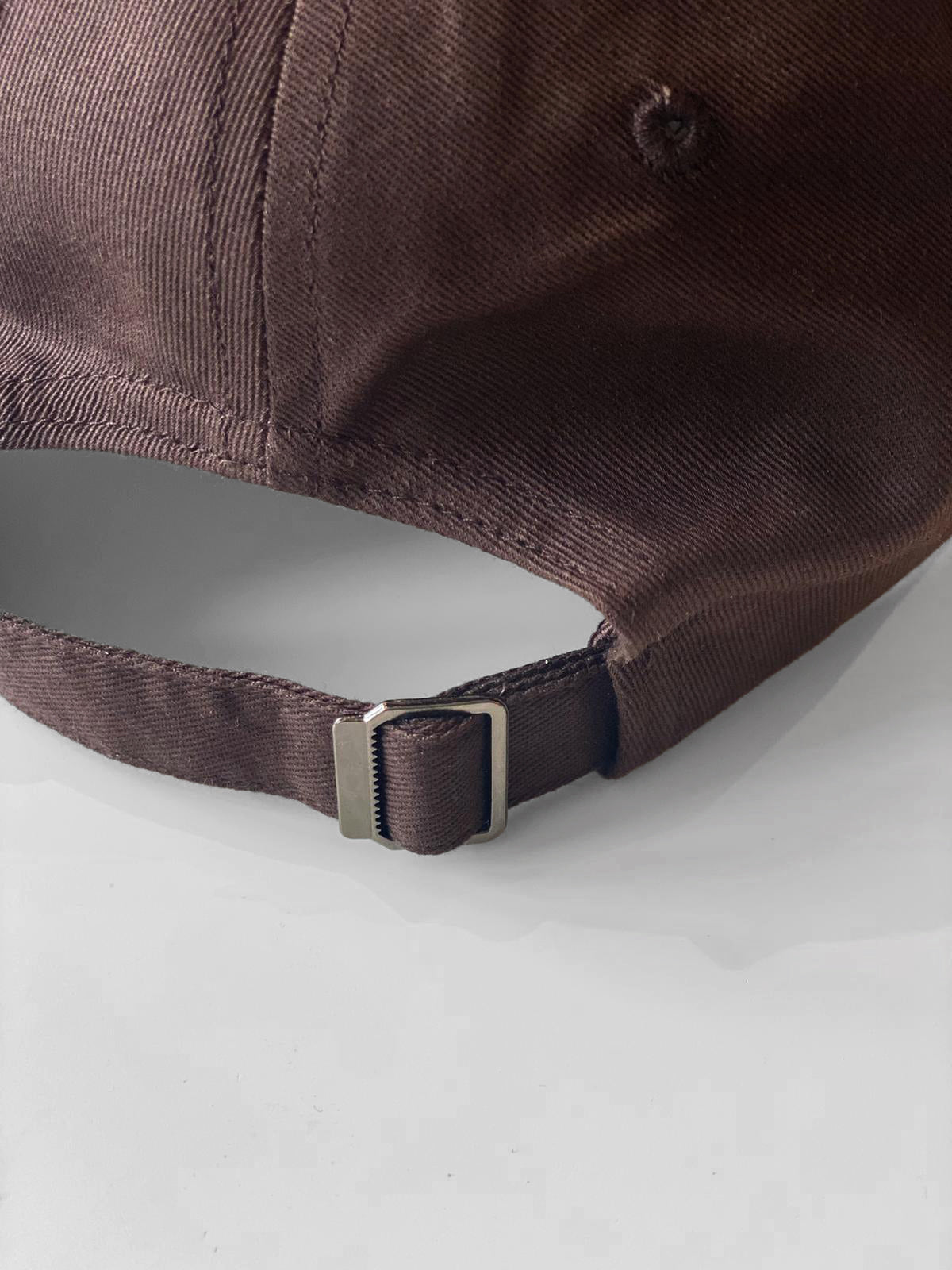 gorra marrón profundamente galeg@s