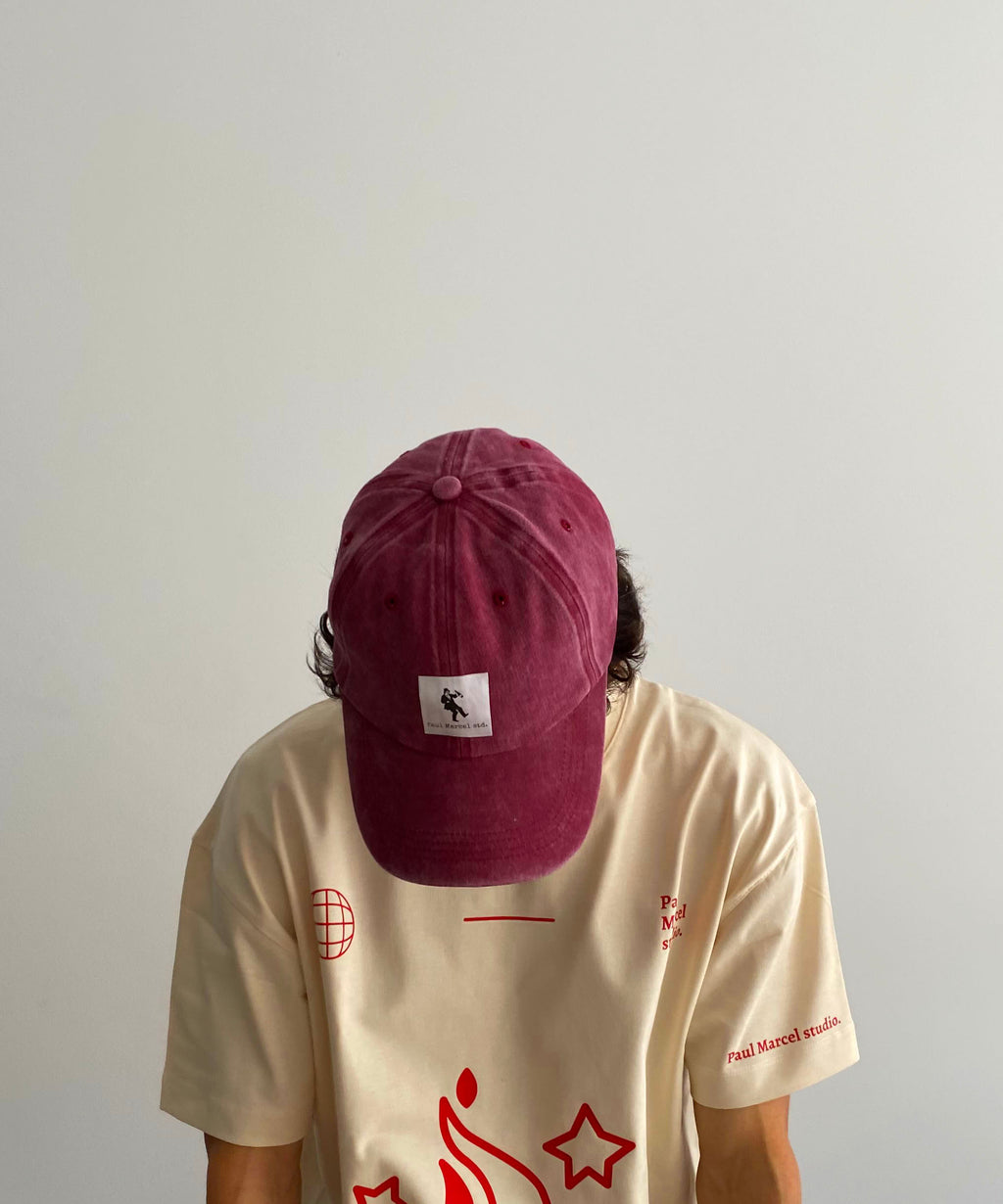 gorra granate-roja