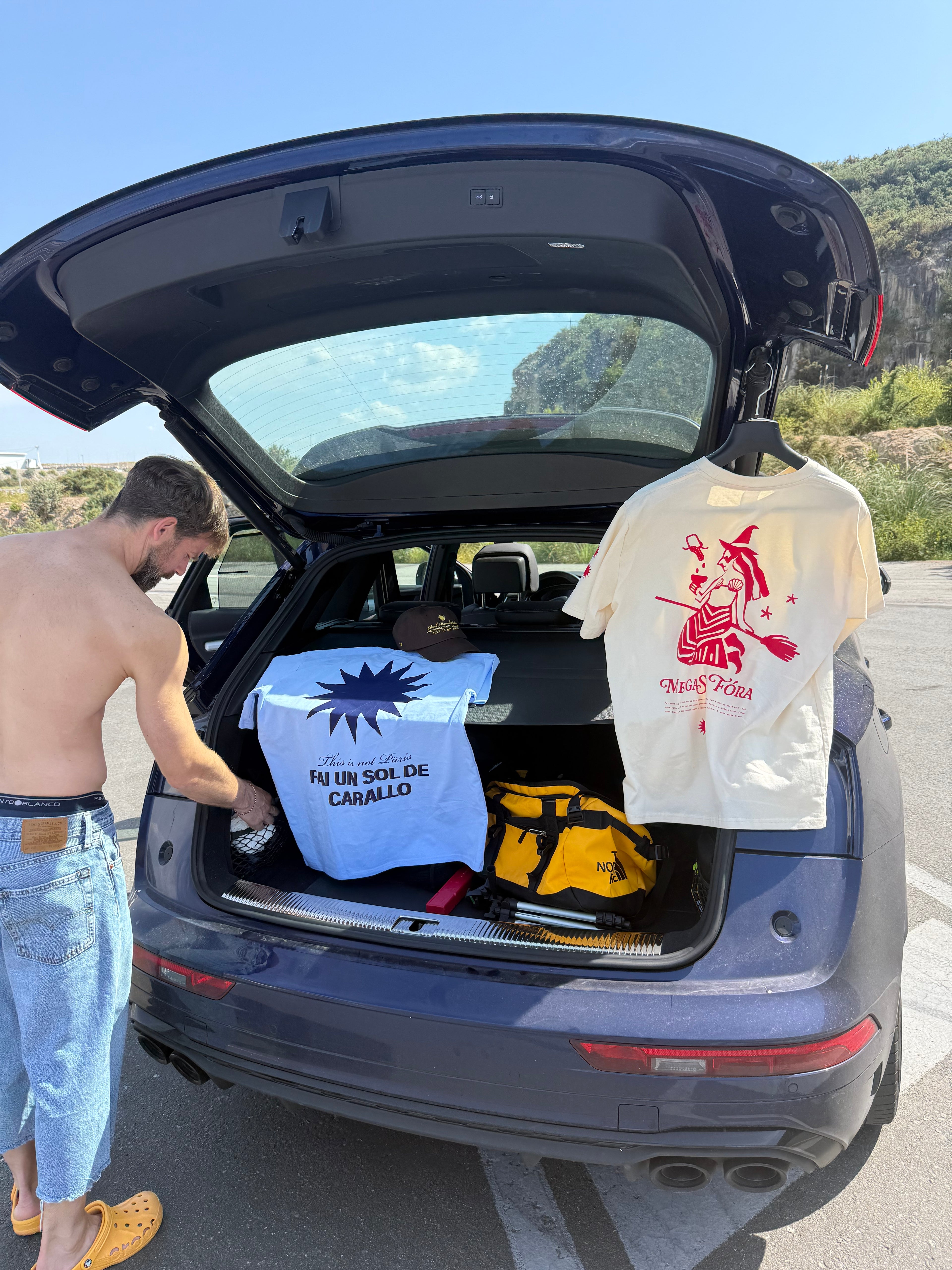Camiseta azul fai un sol de carallo