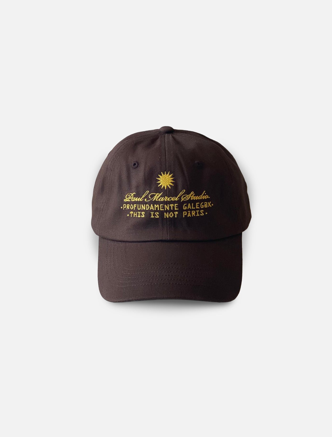 gorra marrón profundamente galeg@s
