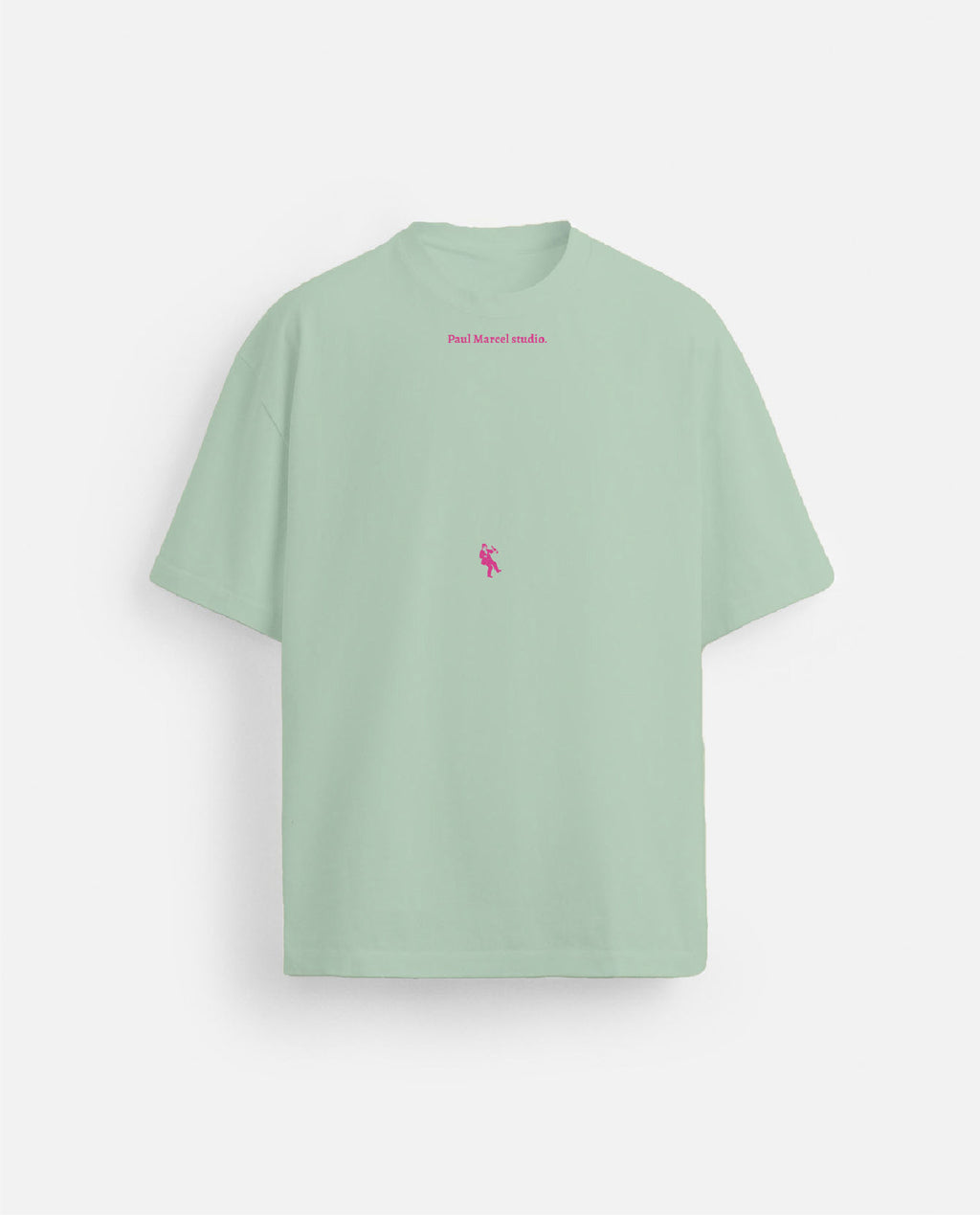 Camiseta menta detrás dunha gran muller hai outra gran muller