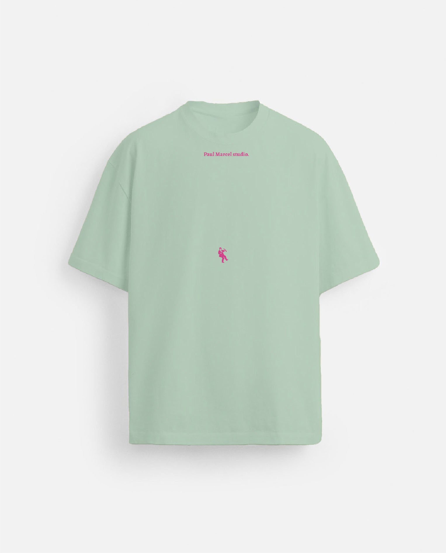 Camiseta menta detrás dunha gran muller hai outra gran muller